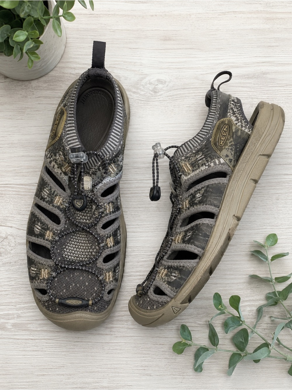 KEEN UNEEK Knit Sport Sandals Gray Adjustable Bungee Comfort Shoes Women’s